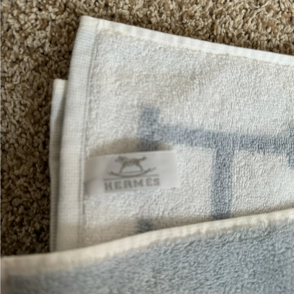 BNIB Hermes Avalon Face Towel Bleu Glacier